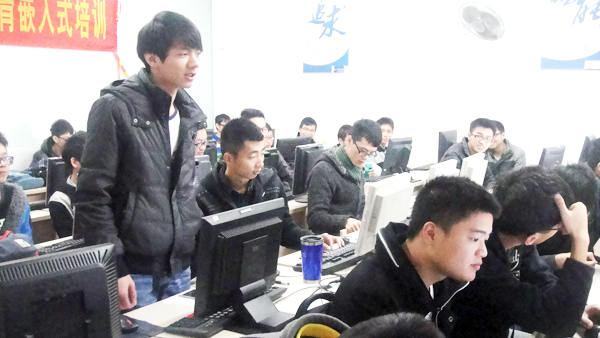 祝賀粵嵌82期嵌入式Linux就業班正式開班