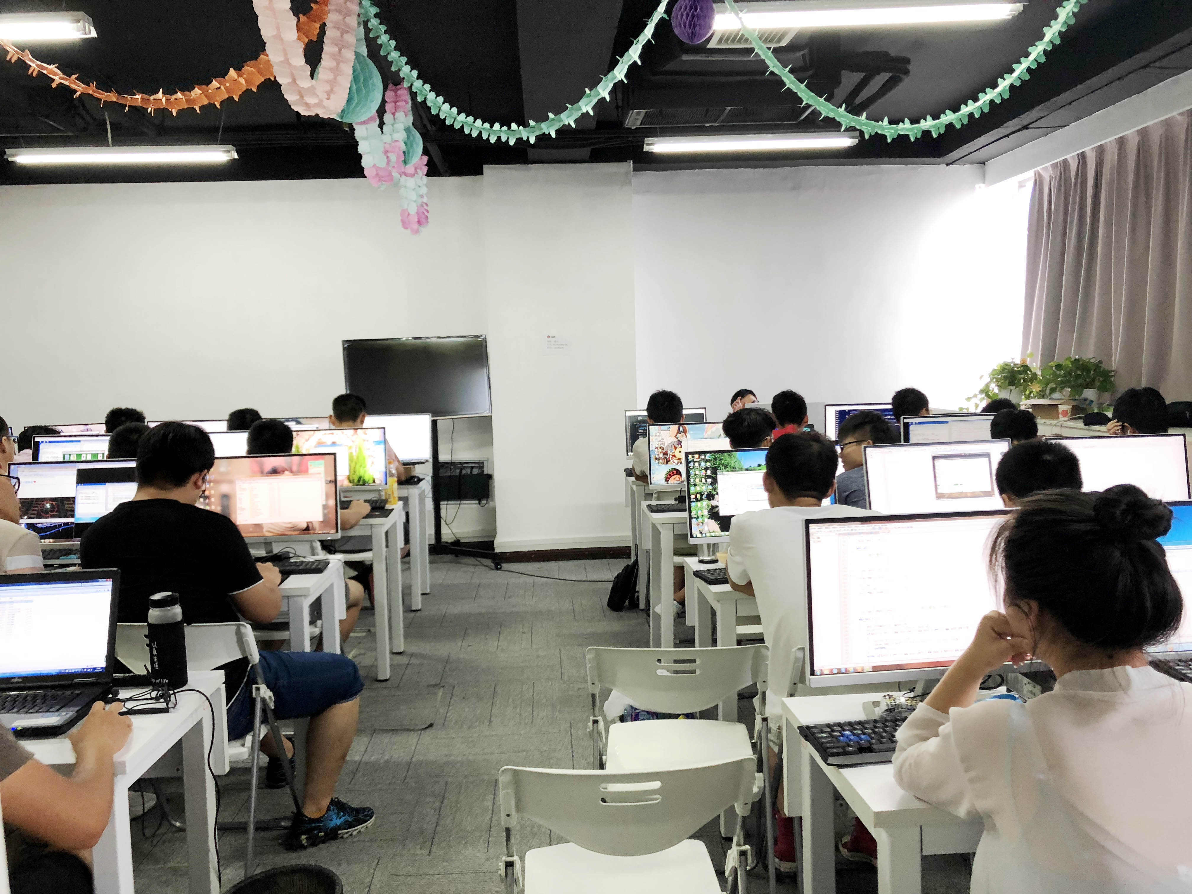 我們的故事 未完待續(xù)—荊楚理工學(xué)院實習(xí)圓滿結(jié)束