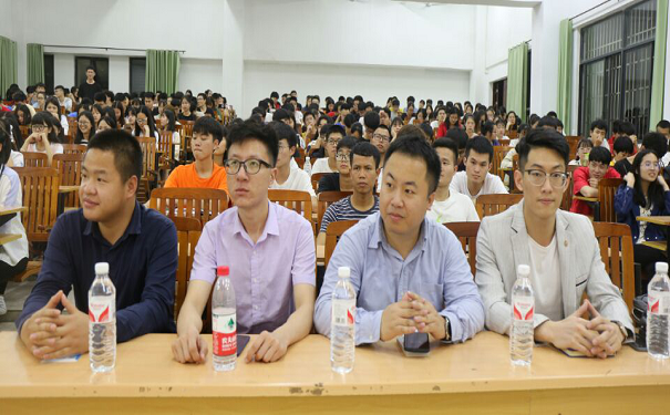 廣西科技師范學(xué)院機(jī)械與電氣工程學(xué)院舉辦“中國(guó)互聯(lián)網(wǎng)+大學(xué)生創(chuàng)新創(chuàng)業(yè)大賽”指導(dǎo)講座