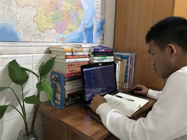 廣州工商粵嵌卓越班學生假期實錄：宅家抗疫，堅定學習不放松