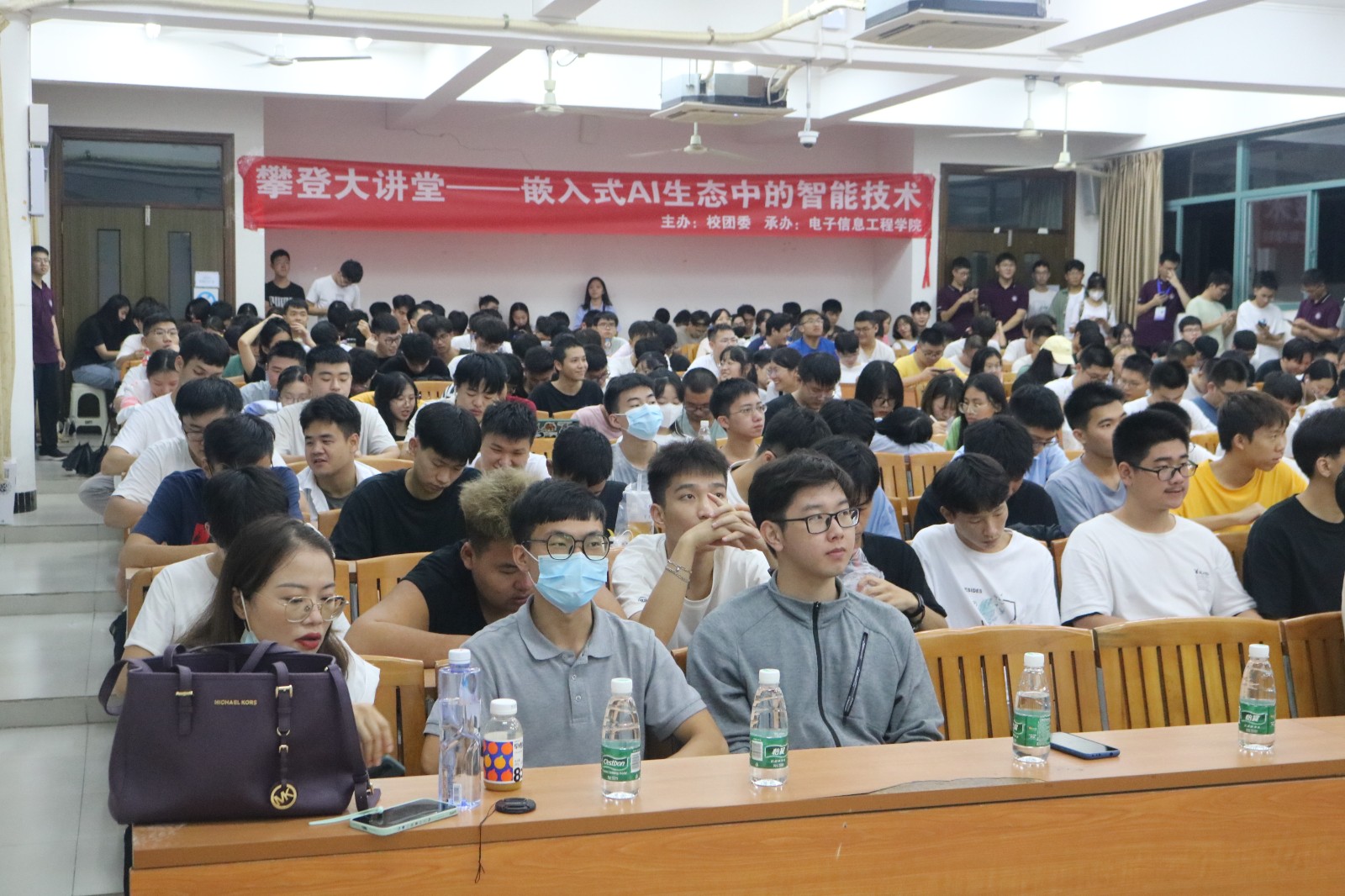 《粵嵌教育》廣州城市理工學(xué)院“攀登大講堂—嵌入式AI生態(tài)中的智能技術(shù)創(chuàng)新”講座圓滿結(jié)束