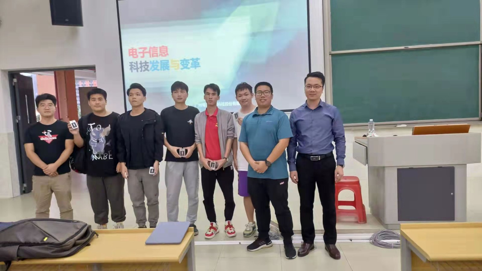 《粵嵌教育》粵嵌科技應(yīng)邀至廣東科技學(xué)院作《電子信息科技發(fā)展與變革》講座