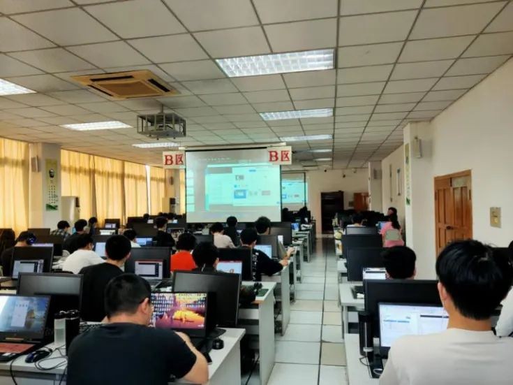 《粵嵌教育》重慶交通大學(xué)信息科學(xué)與工程學(xué)院深化校企協(xié)同育人，順利完成2019級項(xiàng)目實(shí)訓(xùn)