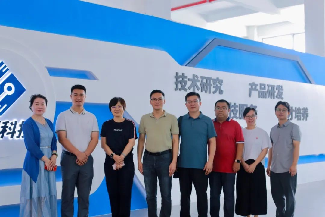 柳州鐵道職業技術學院通信與物聯網學院領導老師赴粵嵌從化基地參觀考察