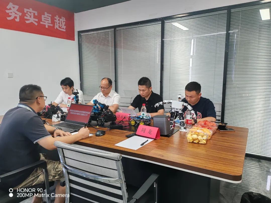 湖南科技學(xué)院智能制造學(xué)院譚院長(zhǎng)一行蒞臨粵嵌科技湖南分公司訪企拓崗