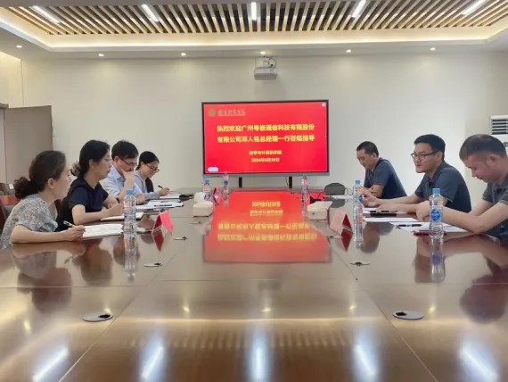 粵嵌科技鄧人銘總經(jīng)理赴豫章師范學(xué)院數(shù)學(xué)與計算機學(xué)院進行校企合作交流